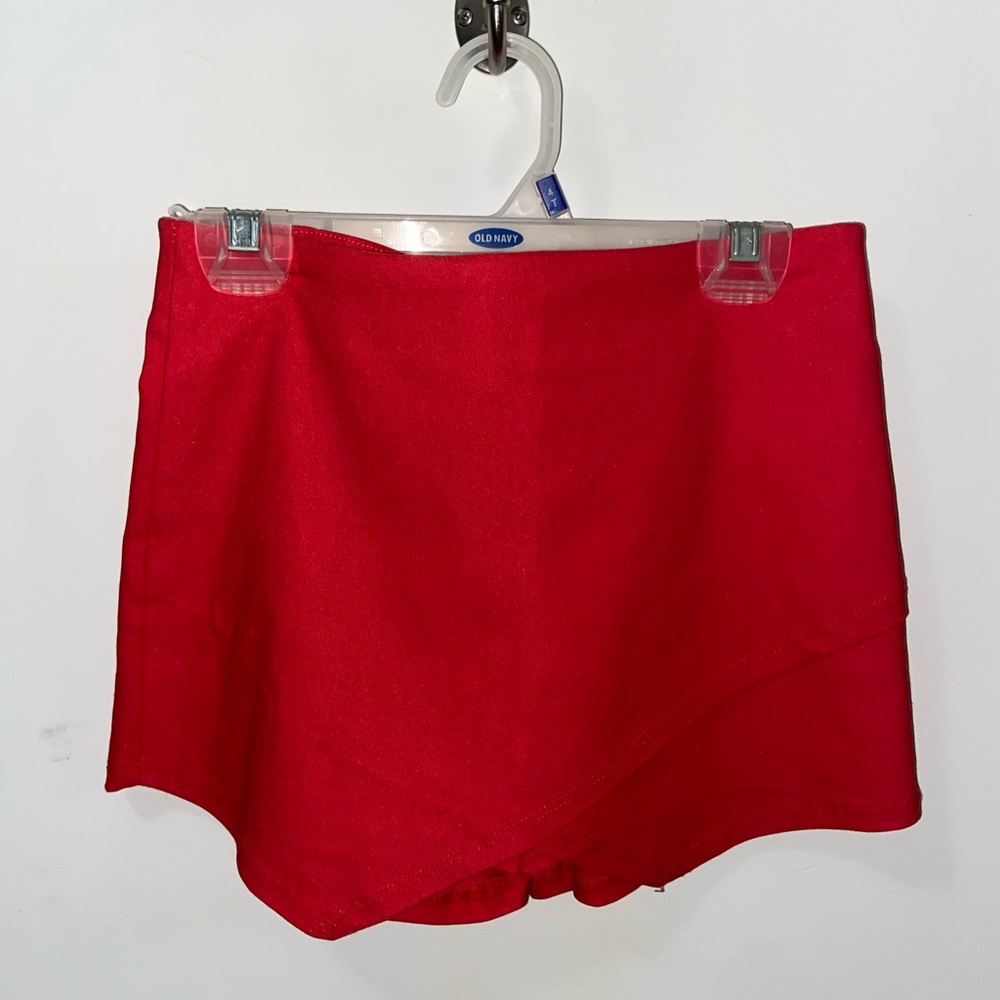Size Small Criss Cross Coral Skirt (Shorts)